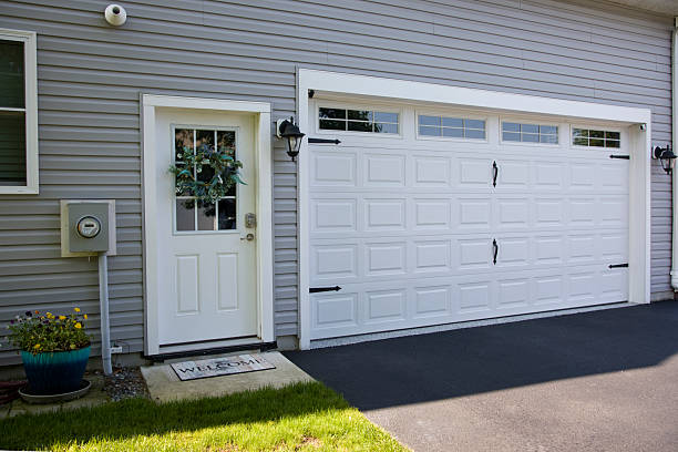 24/7 Emergency Garage Door Panel Replacement experts in College Station, TX